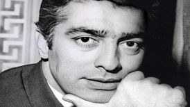 عکسی از فردین کنار دریای خزر در سال ۱۳۵۰
