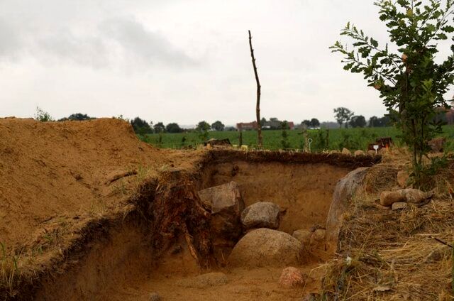 کشف مقبره‌هایی قدیمی‌تر از اهرام مصر
