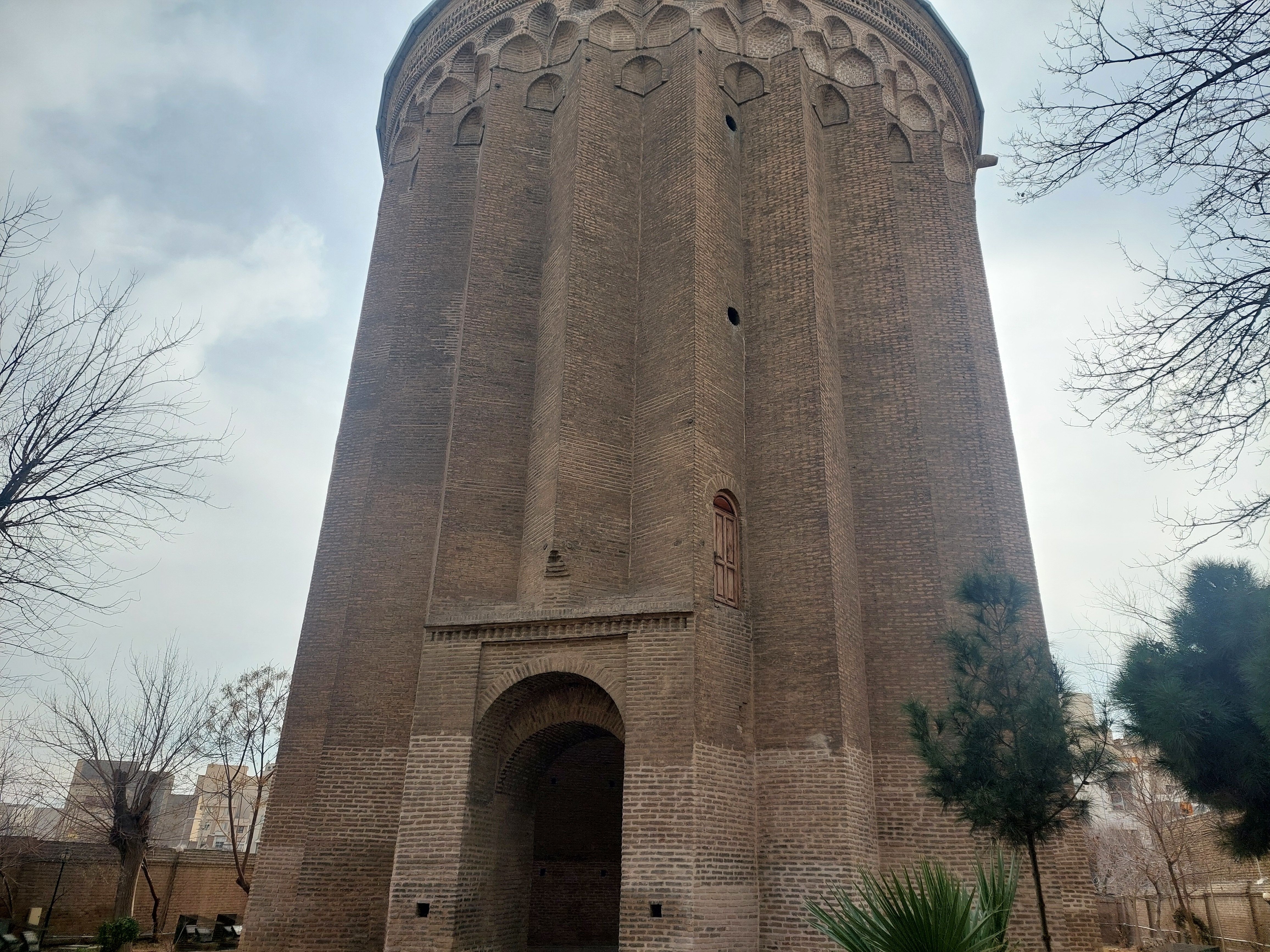 طغرل؛ برجی که مشخص نیست مدفن پادشاه است یا صوفی/ ثبت جهانی در بایگانی مدیران/ عکس
