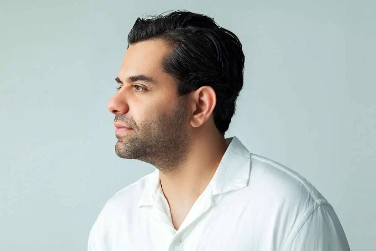 رضا بهرام در کنار حمید هیراد