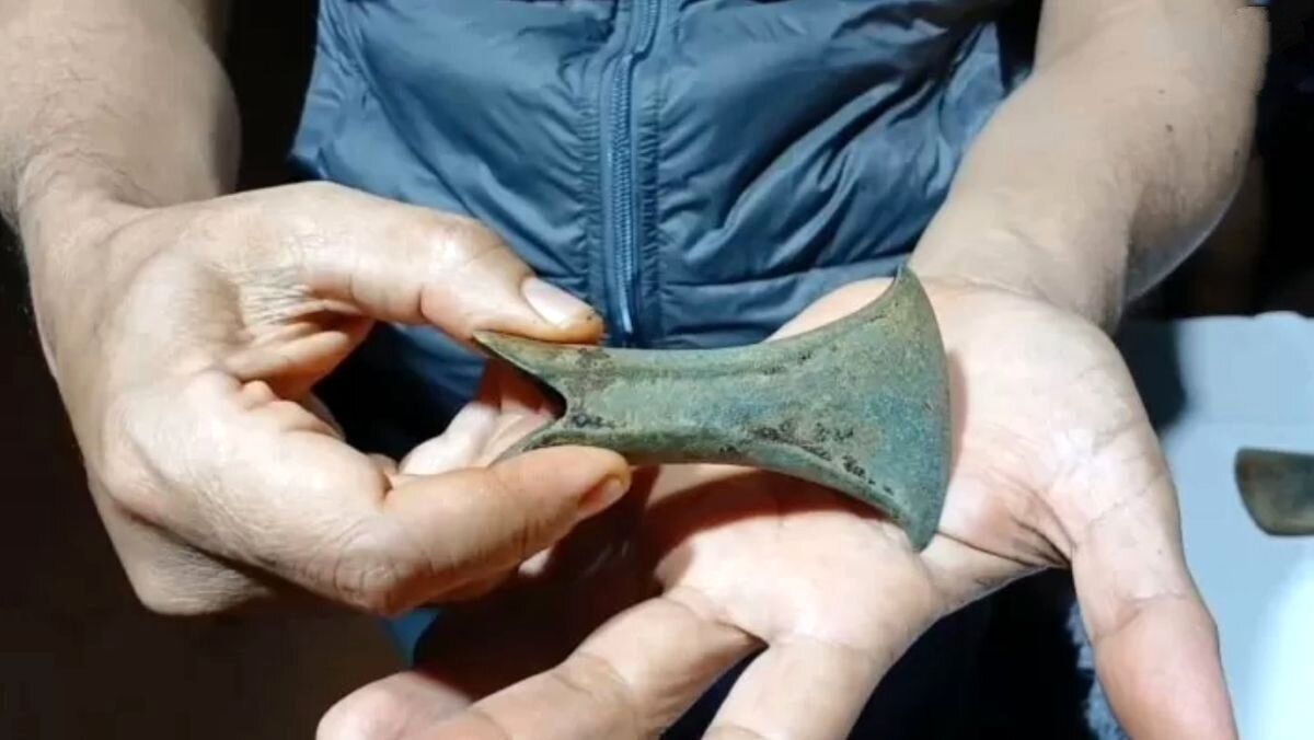 کشف تبر ۳ هزار ساله‌ای که احتمالا منشأ «آسمانی» دارد