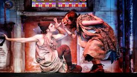 نمایش «بر زمین می‌زندش»/عکس