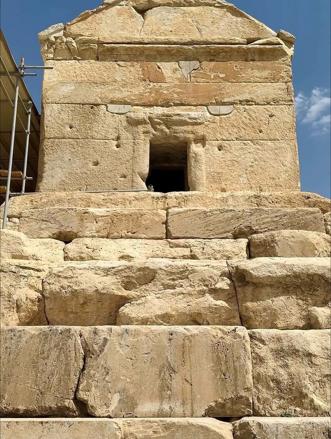 تصاویر دیده نشده از درون آرامگاه کوروش
