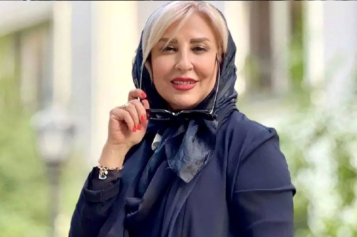 آواز غمگین مرجانه گلچین بر سر مزار مادرش