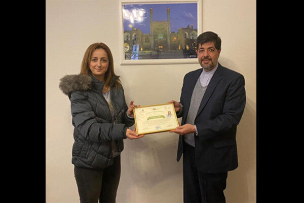 لیلجان لزری: زبان فارسی باعث آرامش روحی من شد