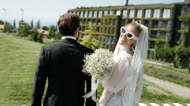 در جشن عروسی سلبریتی ها، عروس و داماد هزینه نمیکنند، همه مخارج با اسپانسر است!