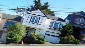 شهری که همه خانه هایش کج است!
