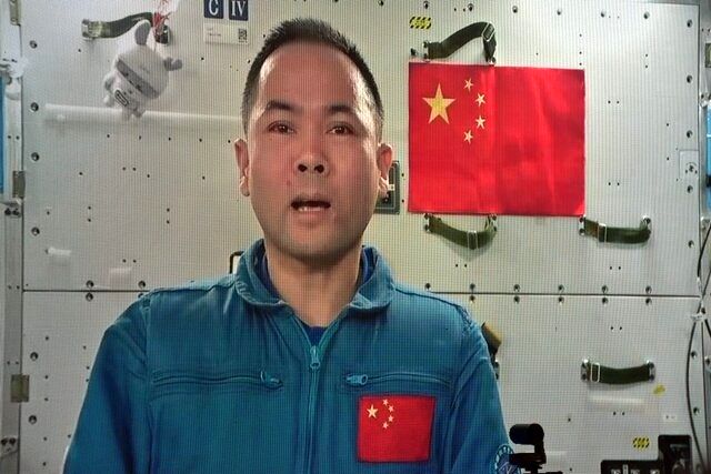 تماس تصویری بچّه‌های ایرانی با فضانوردان چینی
