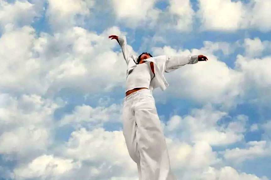 سفیدِ بی‌تفاوت/ جنجال رنگ سال بنتون