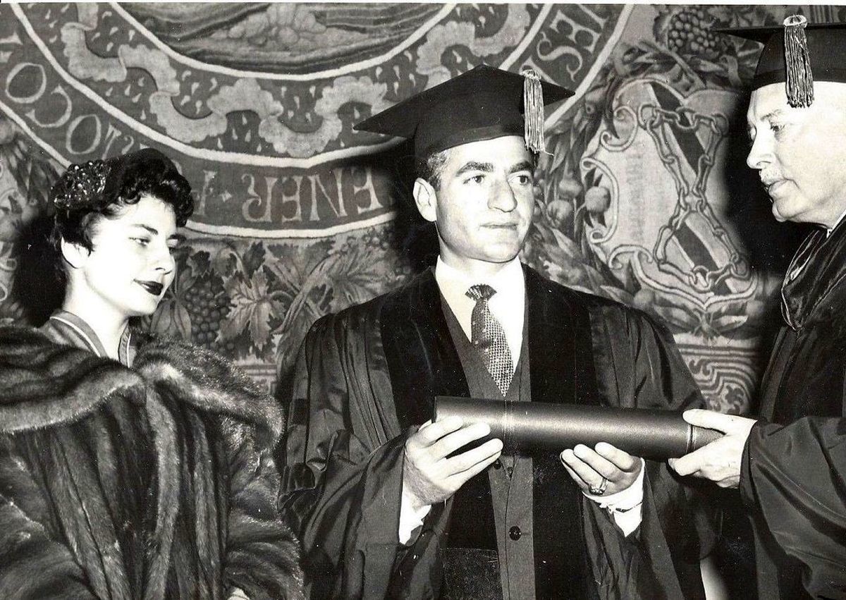 سفر در زمان؛ «محمدرضا پهلوی و همسر دوم اش ثریا در کربلا»؛ دهه 30/ تصاویر