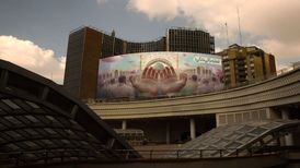 عید بندگی روی دیوارنگاره میدان ولیعصر (عج)