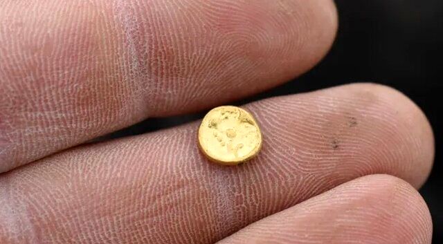 سکونتگاهی مملو از سکه‌های طلا و نقره
