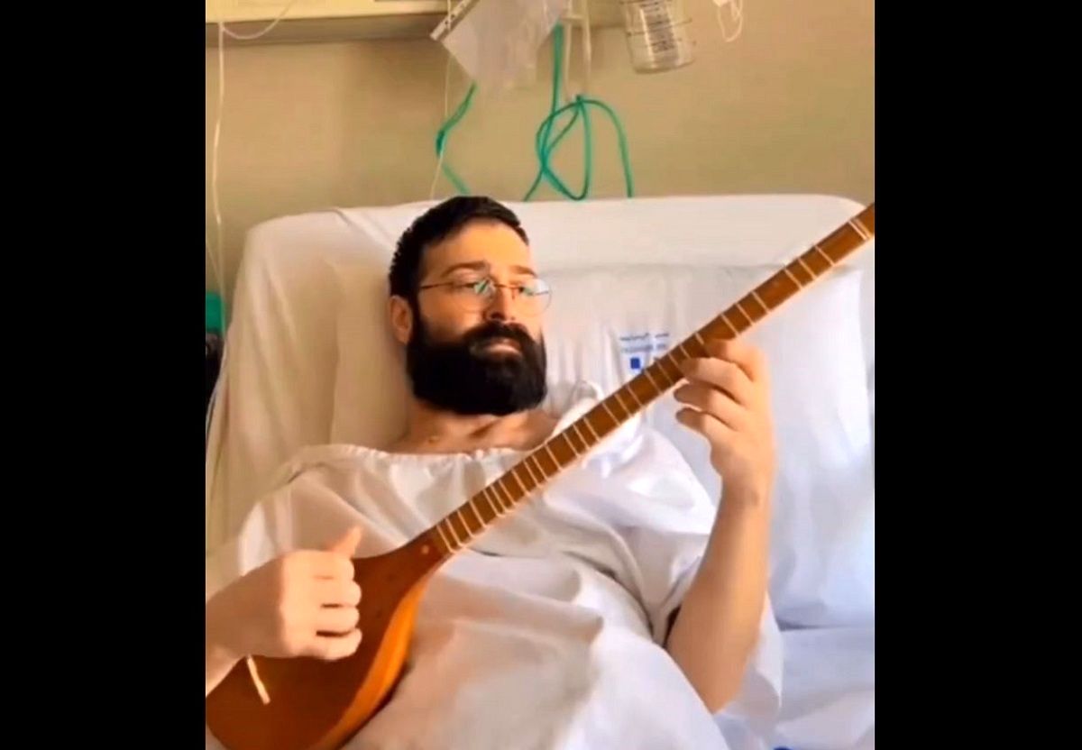 نوازندگی غمگین حمید هیراد روی تخت بیمارستان 