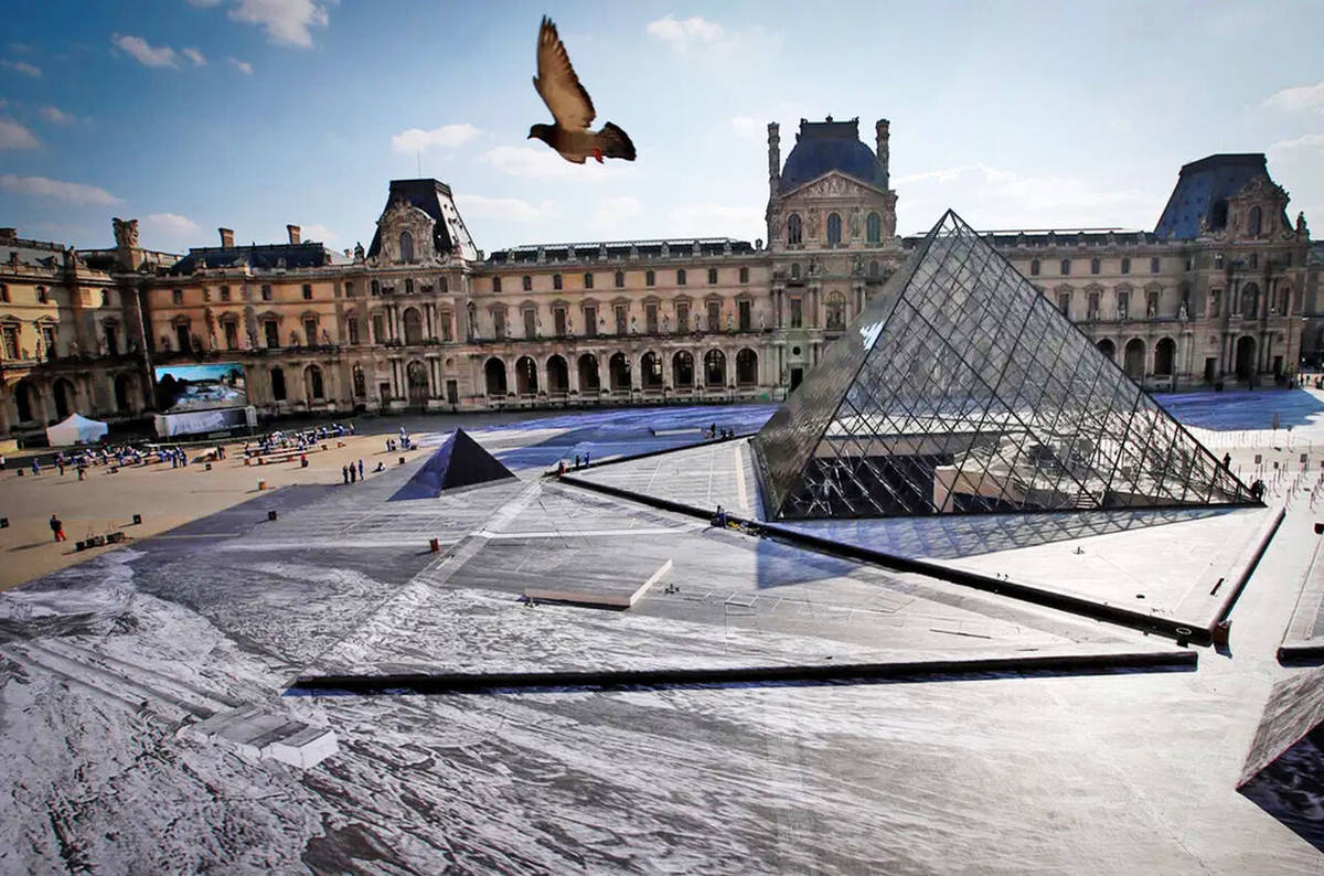 موزه لوور به خاطر سرقت تعطیل شد