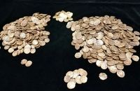 کشف گنج سکه‌ های ۷۰۰ ساله از زیر معبد