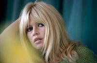 برژیت باردو وصیت کرد در خانه‌اش دفن شود؛ دولت می‌گوید نه  