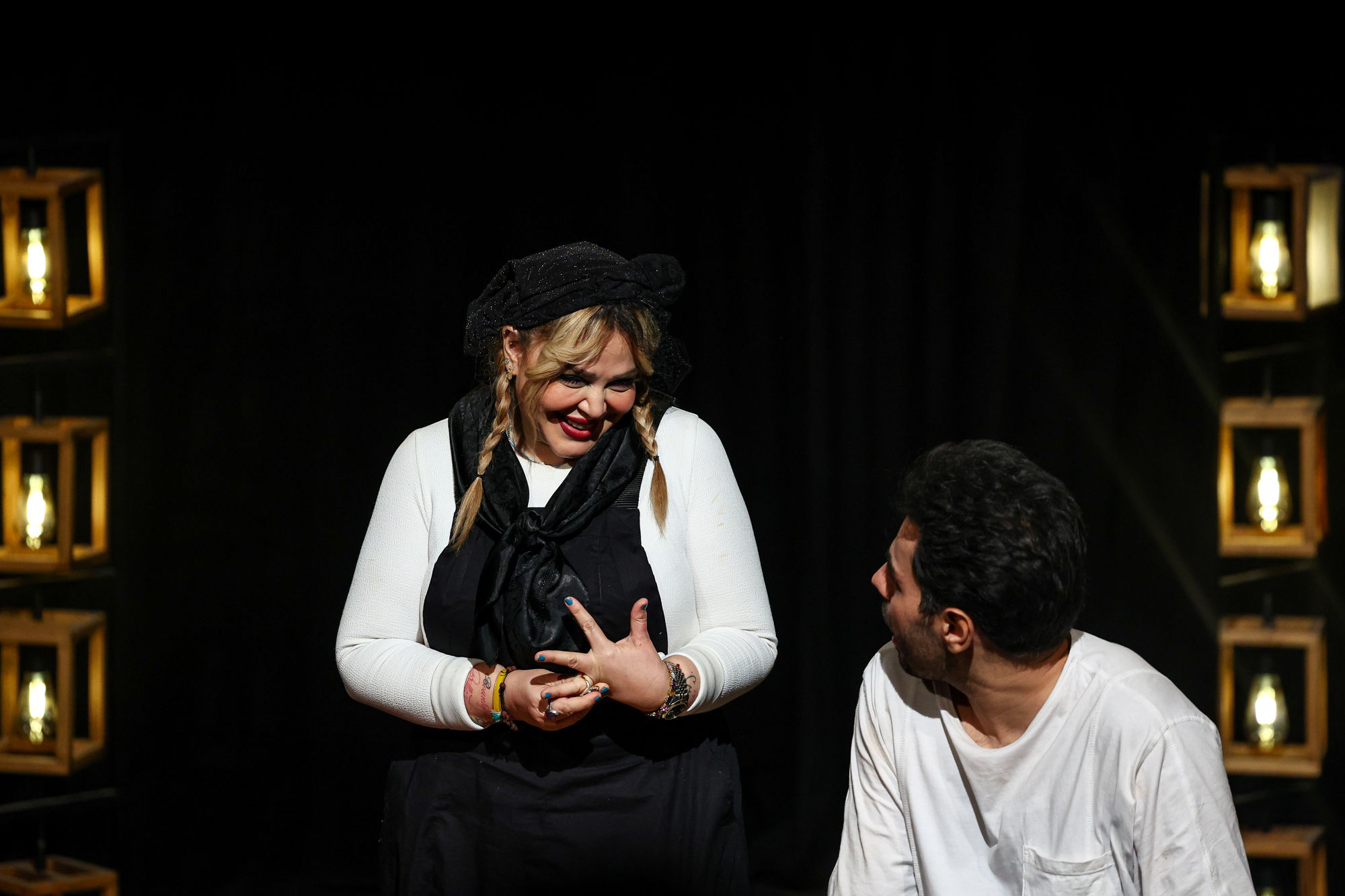 گزارش تصویری از تئاتر ۱۱:۱۱ به کارگردانی بهاره رهنما/عکس