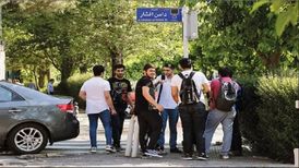 روزنامه کیهان، دلیل لذت نبردن دهه هشتادی ها از زندگی را کشف کرد