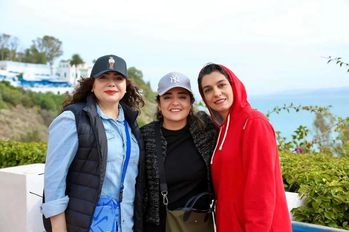 سفر گروهی بازیگران به شمال آفریقا/ نرگس محمدی و الیکا عبدالرزاقی در محله معروف تونس
