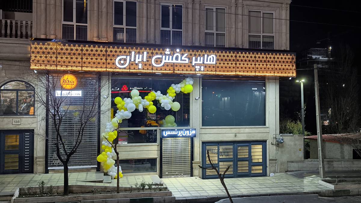 تابلو تبلیغاتی ارزان یا تابلو لاکچری؟ کدام برای کسبوکار شما مناسبتر است؟